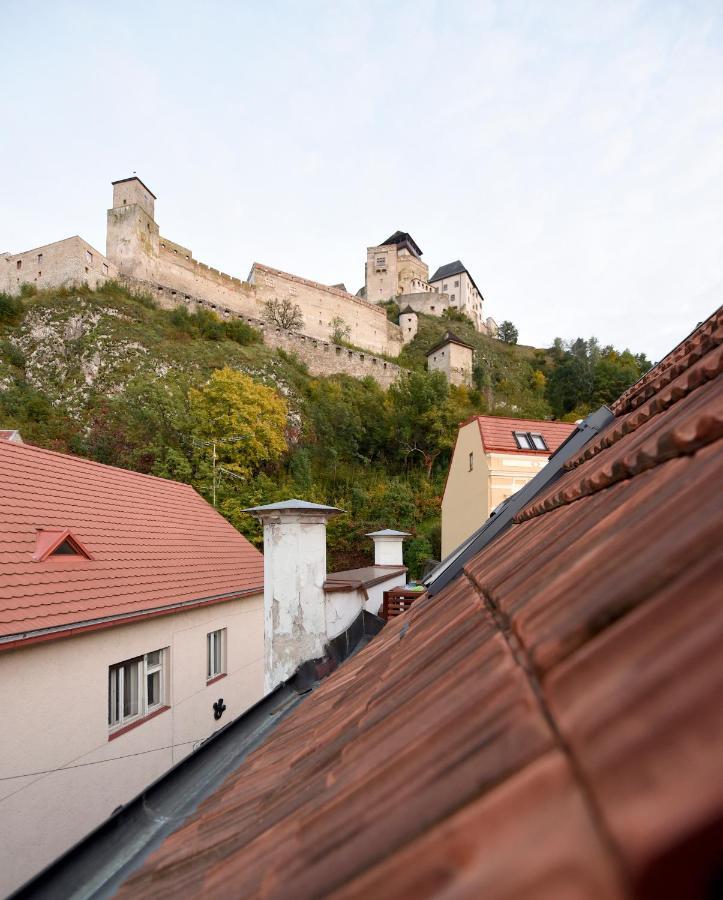 Apartman S Atriom V Historickom Centre Trenčín Dış mekan fotoğraf